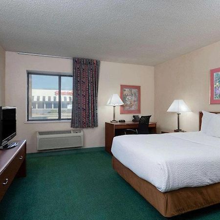 La Quinta Inn By Wyndham Indianapolis East-Post Drive Exteriör bild