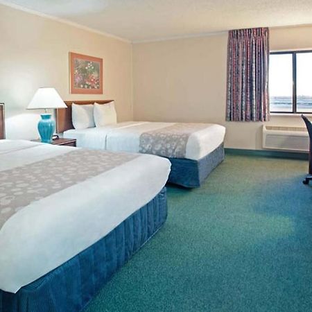 La Quinta Inn By Wyndham Indianapolis East-Post Drive Exteriör bild