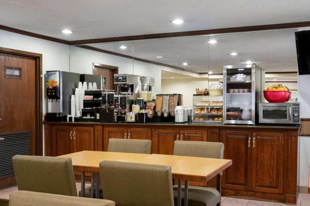 La Quinta Inn By Wyndham Indianapolis East-Post Drive Exteriör bild