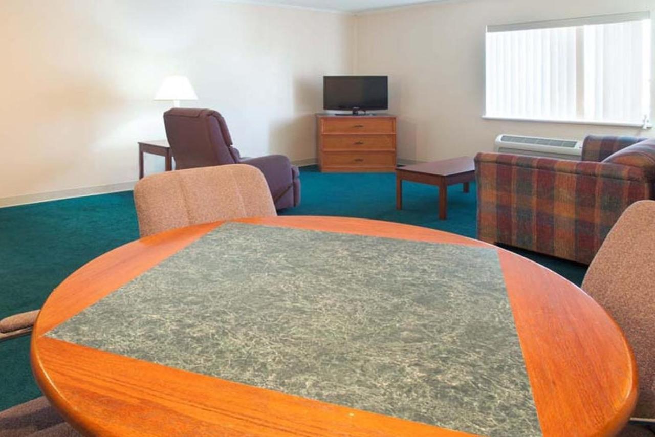 La Quinta Inn By Wyndham Indianapolis East-Post Drive Exteriör bild