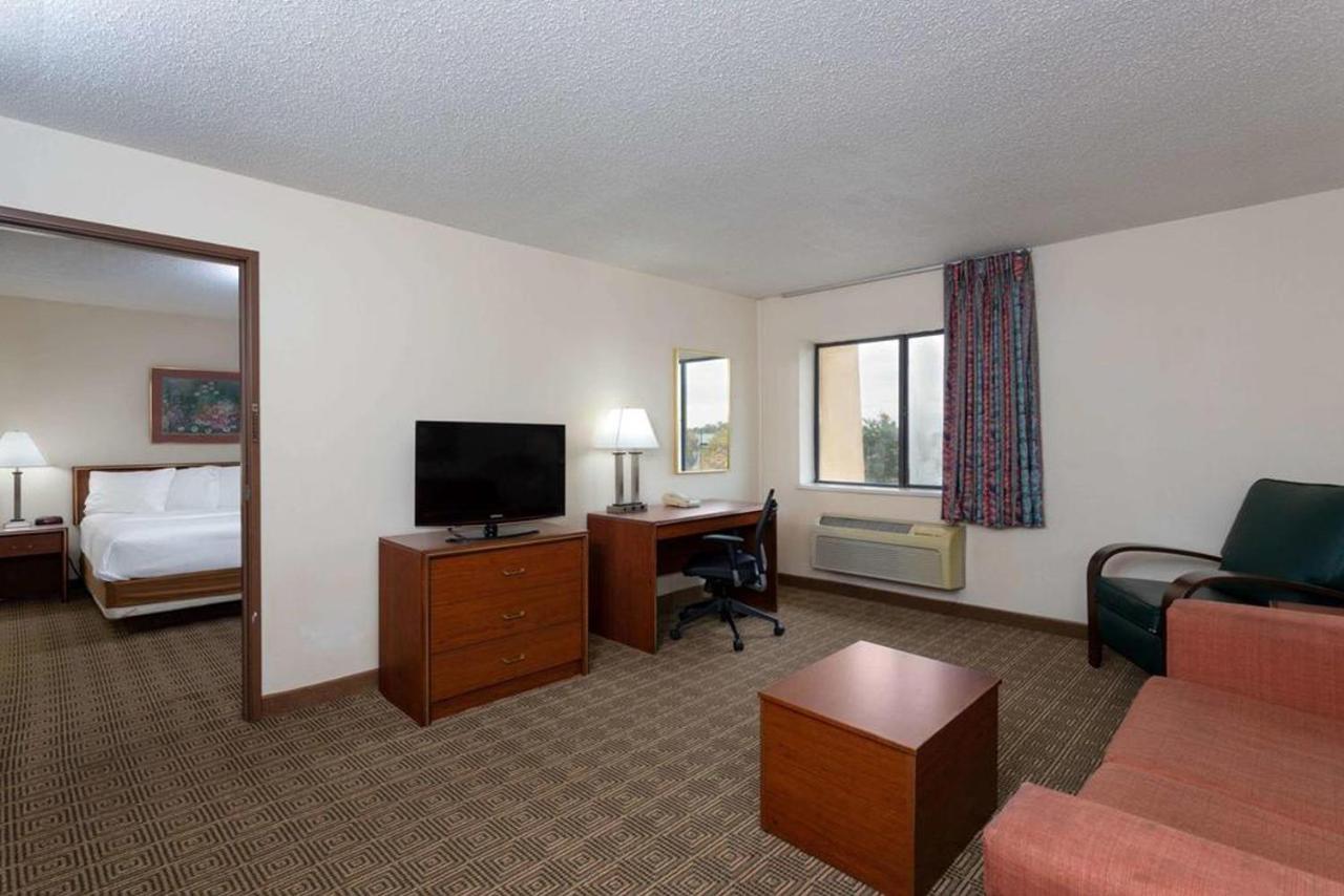 La Quinta Inn By Wyndham Indianapolis East-Post Drive Exteriör bild